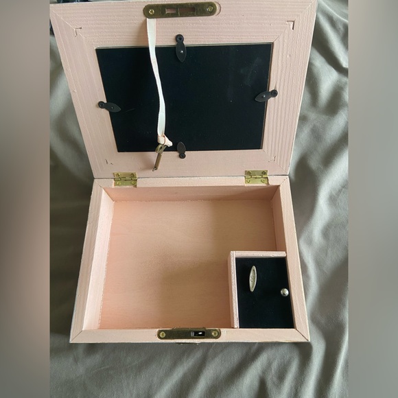 “Daughter - In - Law” jewelry music box. Never used. - Picture 3 of 4